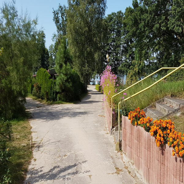 Boczna ścieżka Rusałka Rudno noclegi jeziorem